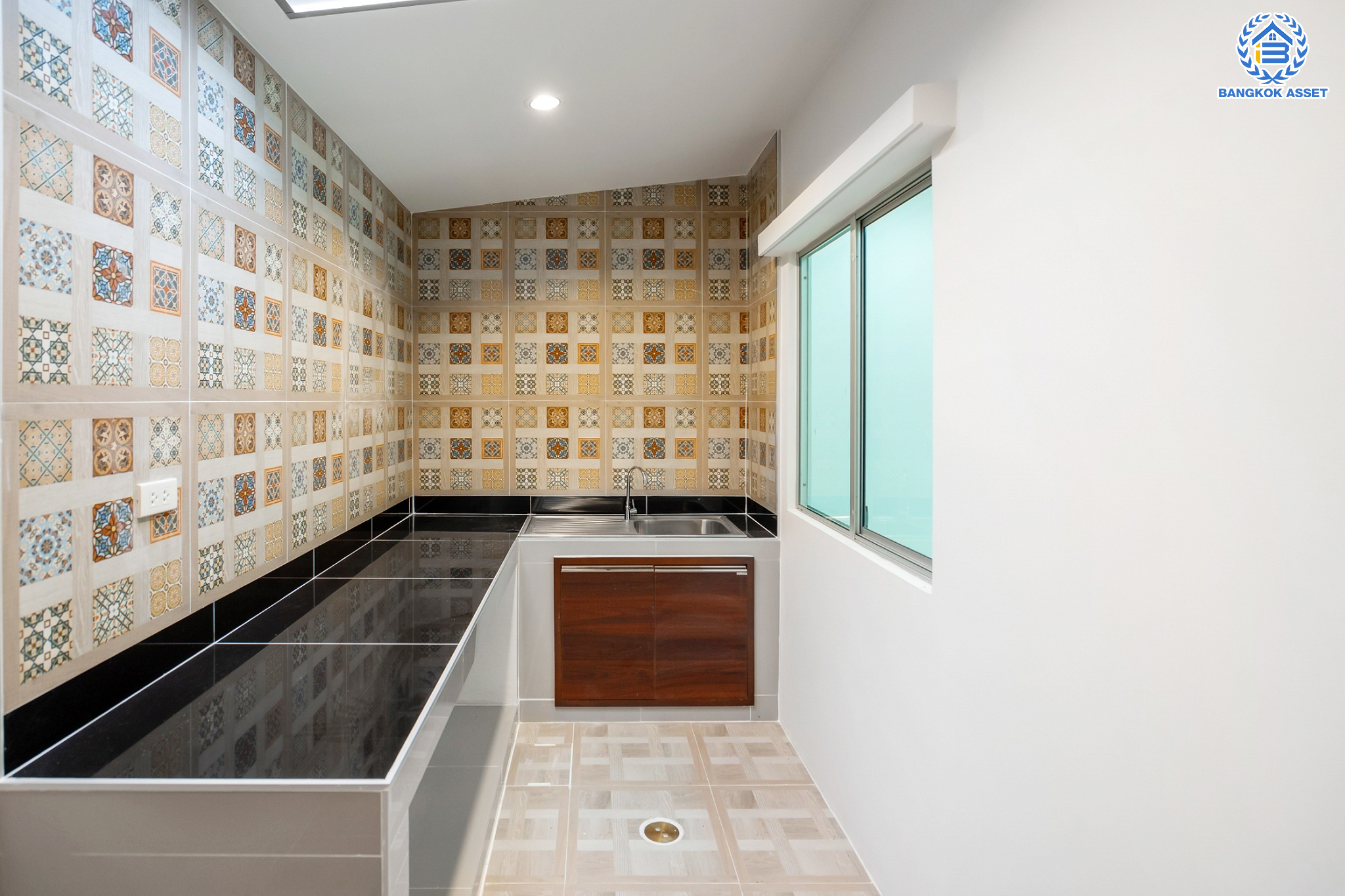 บ้านมือสองตกแต่งใหม่ ม.พฤกษาทาวน์ ติดถนนราชพฤกษ์ ทาวน์เฮ้าส์ #หลังมุม เนื้อที่ 17.2 ตร.ว. ฟังก์ชัน 3 ห้องนอน 2 ห้องน้ำ 1 ที่จอดรถ บนทำเลศักยภาพ ใกล้วงเวียนพระราม5 เชื่อมต่อทั้ง ถ.นครอินทร์ ,ราชพฤกษ์ ,และกาญจนาภิเษก ใกล้เซ็นทรัลเวสต์เกต และรถไฟฟ้า "สถานีบางรักใหญ่"...